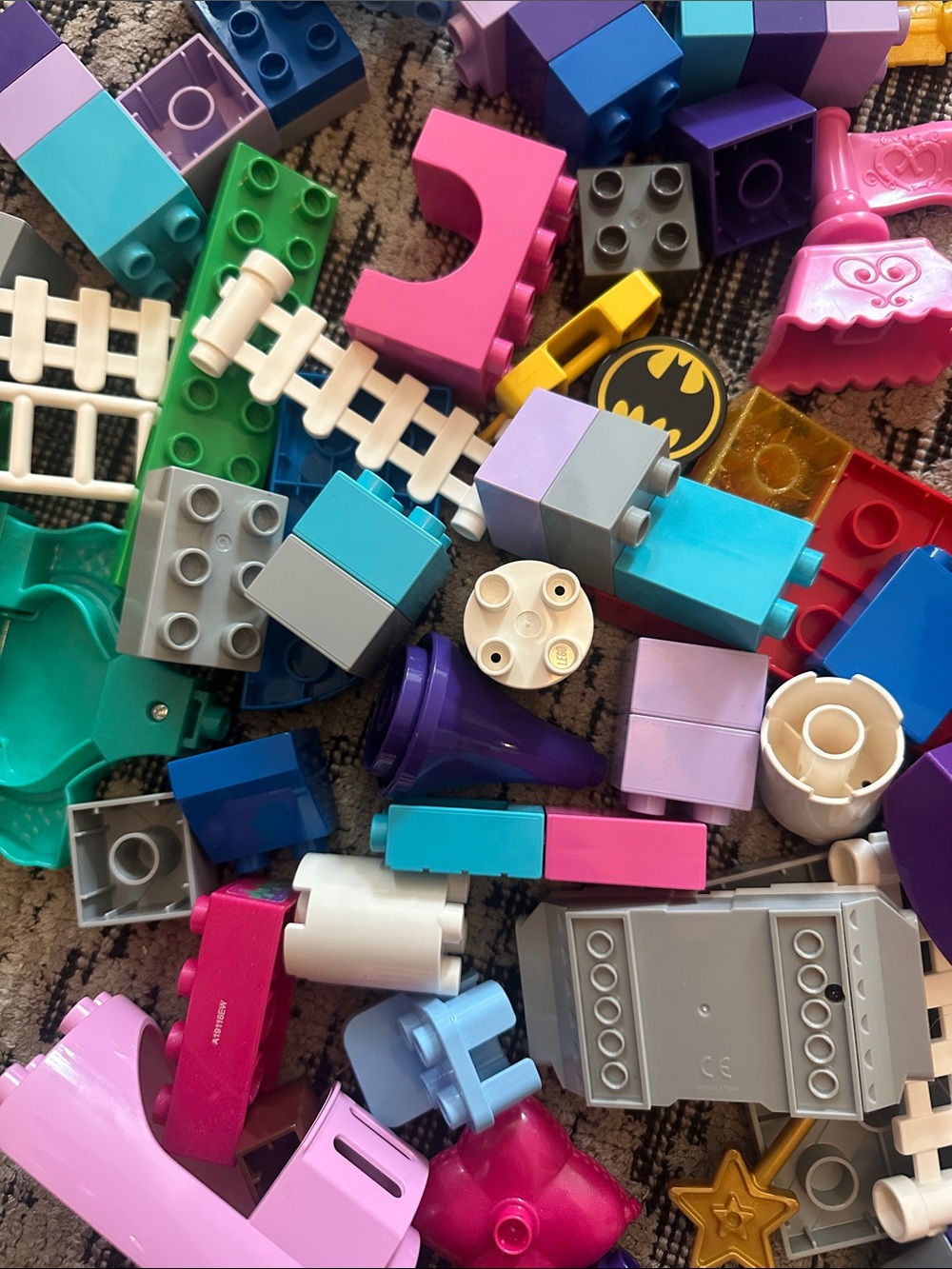 Lego Purple Blue Pink Yellow Gray White Mixed Building Pieces with Figures - Picture 2 of 5